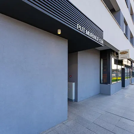 アパート Sky ザダル